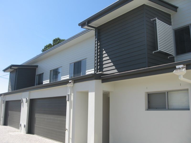 1/8 Fourth Avenue, Labrador QLD 4215