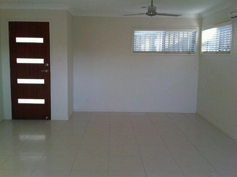 1/8 Fourth Avenue, Labrador QLD 4215