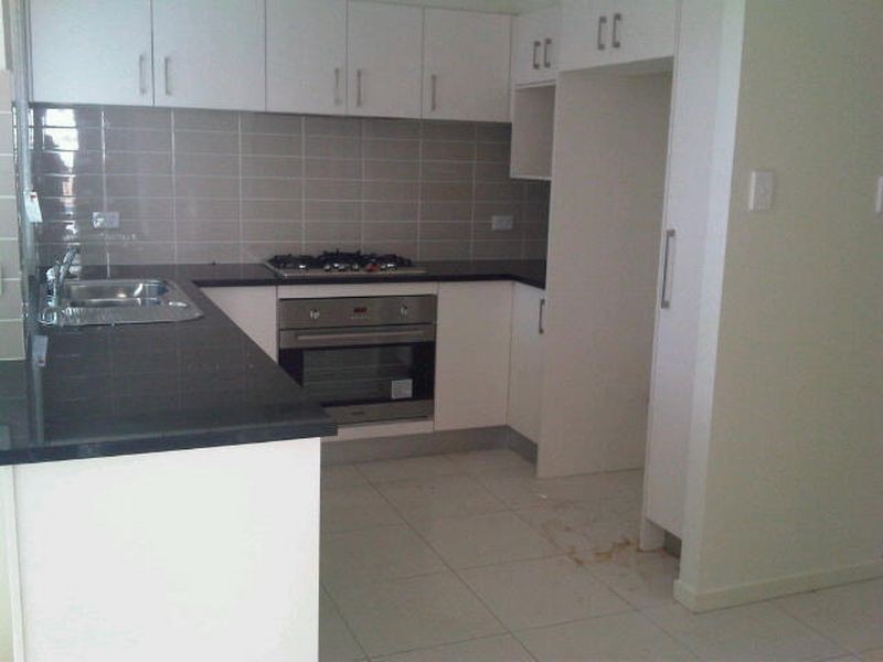 1/8 Fourth Avenue, Labrador QLD 4215