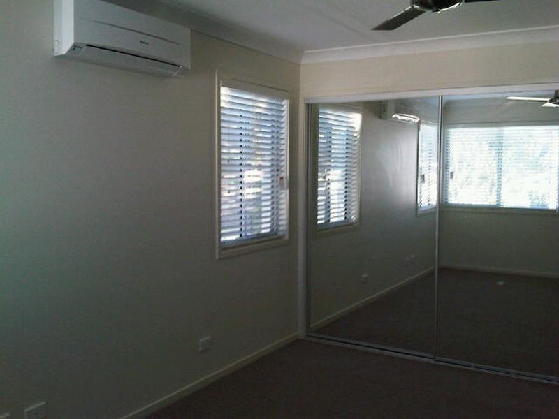 1/8 Fourth Avenue, Labrador QLD 4215