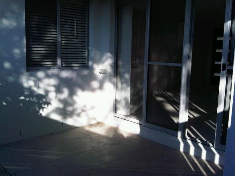 1/8 Fourth Avenue, Labrador QLD 4215