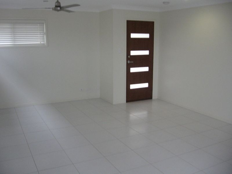 2/8 Fourth Avenue, Labrador QLD 4215