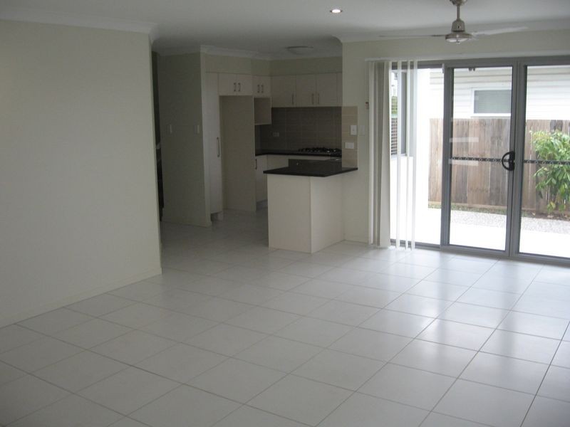 2/8 Fourth Avenue, Labrador QLD 4215