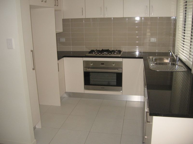 2/8 Fourth Avenue, Labrador QLD 4215