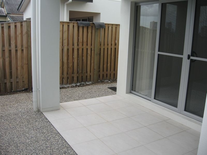 2/8 Fourth Avenue, Labrador QLD 4215