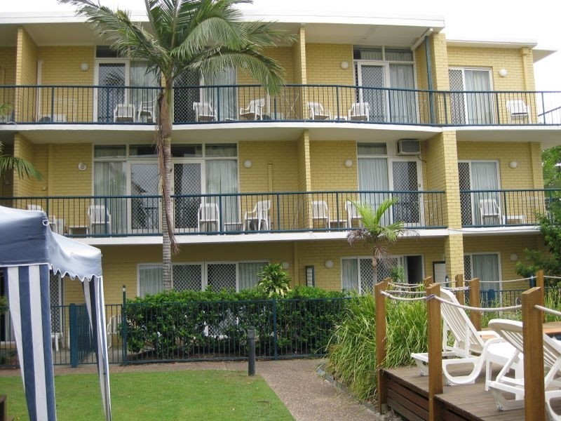 4/125 Frank Street, Labrador QLD 4215