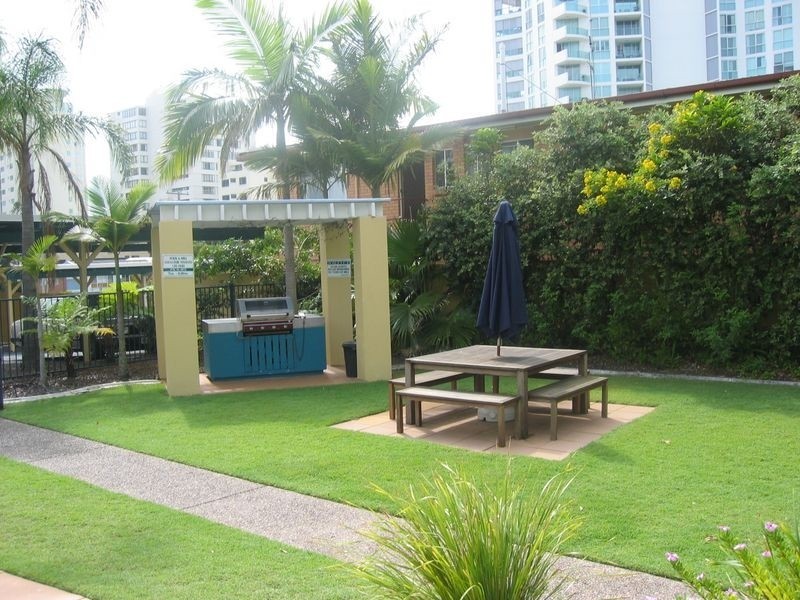 4/125 Frank Street, Labrador QLD 4215