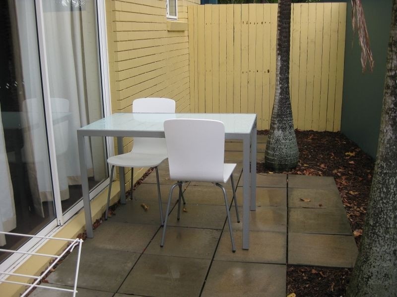 4/125 Frank Street, Labrador QLD 4215