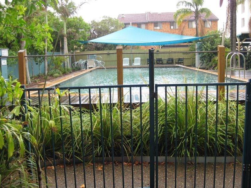 4/125 Frank Street, Labrador QLD 4215