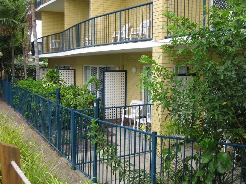 4/125 Frank Street, Labrador QLD 4215