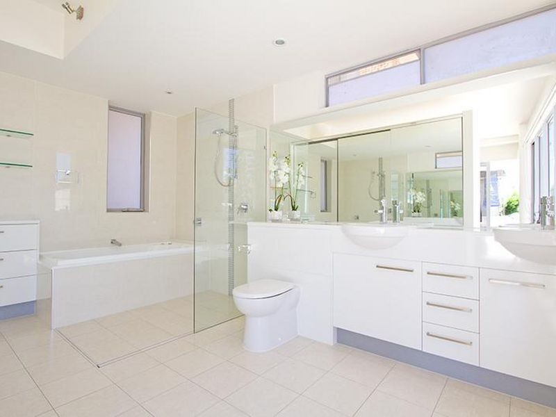 10 Imperial Parade, Labrador QLD 4215