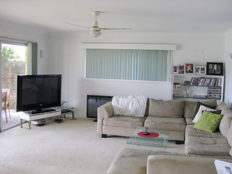 15 Vaggelas Crescent, Biggera Waters QLD 4216