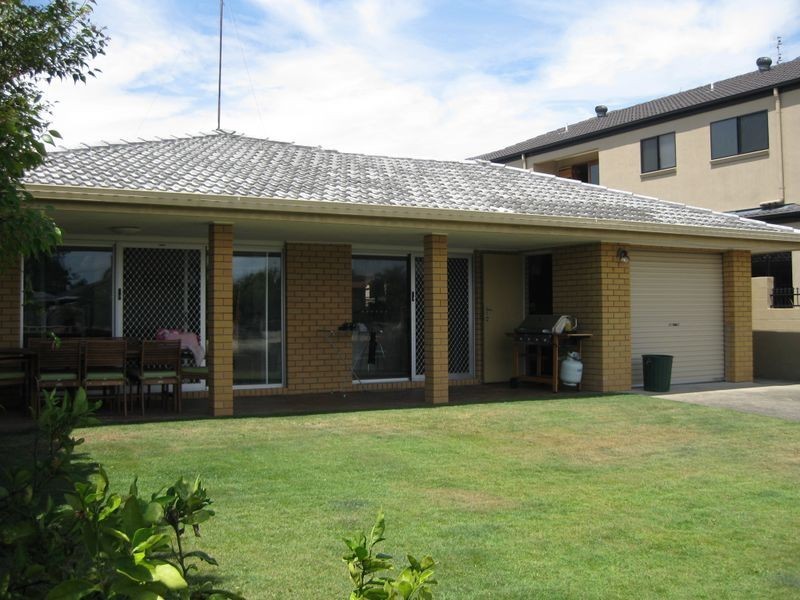 15 Vaggelas Crescent, Biggera Waters QLD 4216