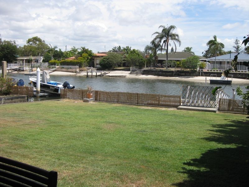 15 Vaggelas Crescent, Biggera Waters QLD 4216