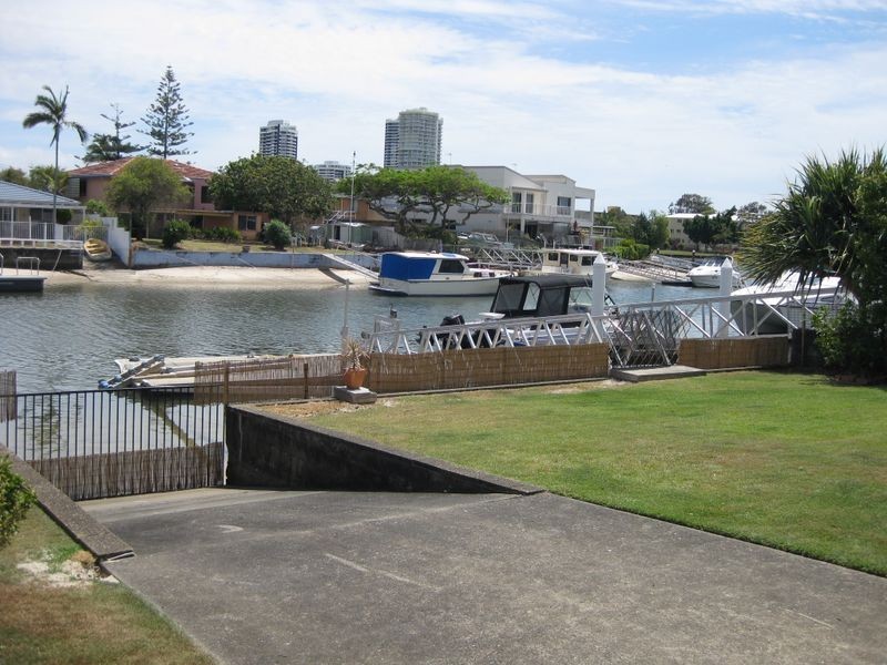 15 Vaggelas Crescent, Biggera Waters QLD 4216