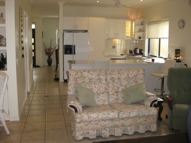 1/281 Bayview Street, Hollywell QLD 4216