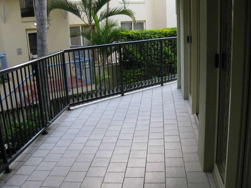 1/418 Marine Parade, Biggera Waters QLD 4216