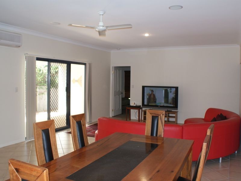 8 Broadwater Street, Runaway Bay QLD 4216