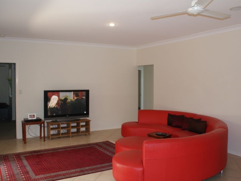 8 Broadwater Street, Runaway Bay QLD 4216