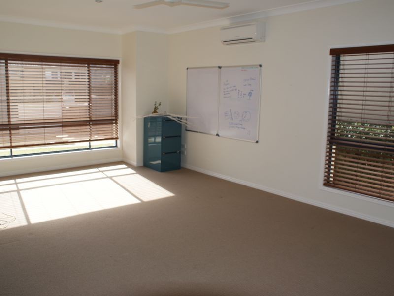 8 Broadwater Street, Runaway Bay QLD 4216