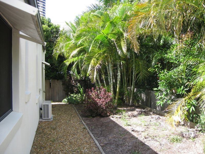 8 Broadwater Street, Runaway Bay QLD 4216