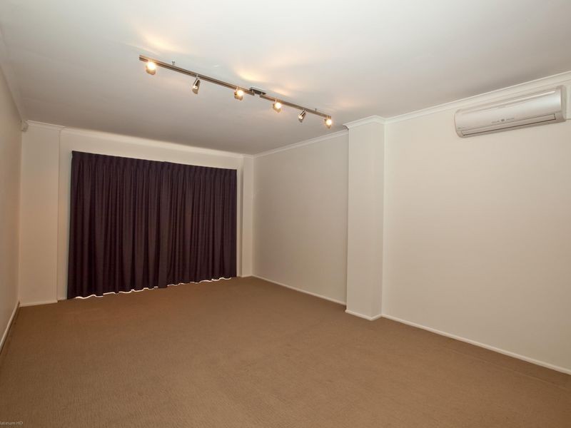 272 Government Road, Labrador QLD 4215