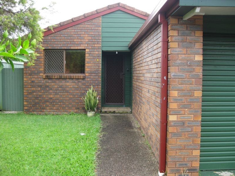 2/207 Central Street, Labrador QLD 4215