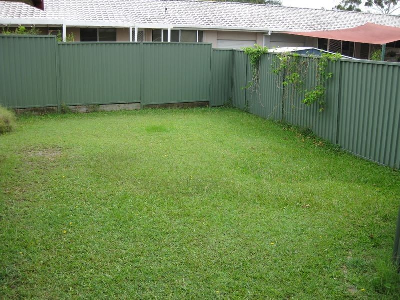 2/207 Central Street, Labrador QLD 4215