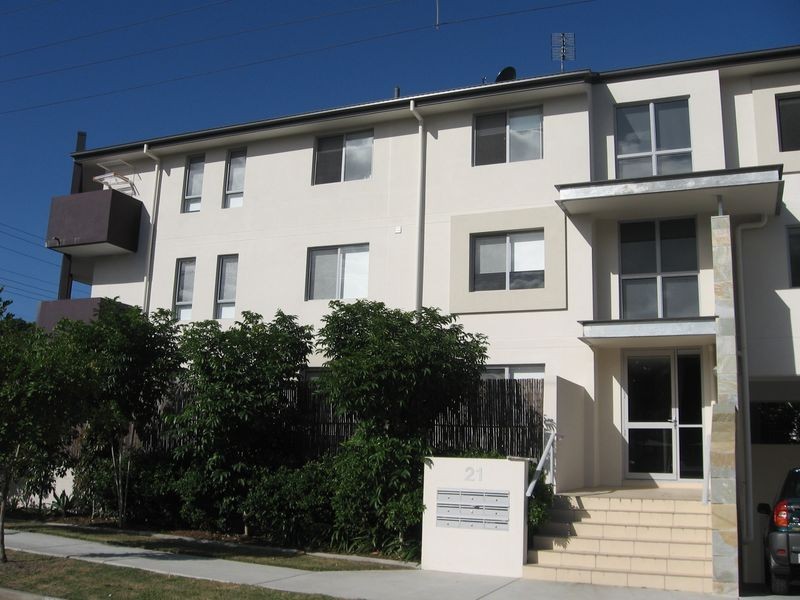 3/21 Middle Street, Labrador QLD 4215