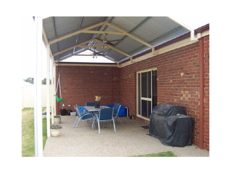 2 Fiona Drive, Gol Gol NSW 2738