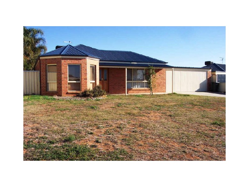 30 Midway Drive, Buronga NSW 2739