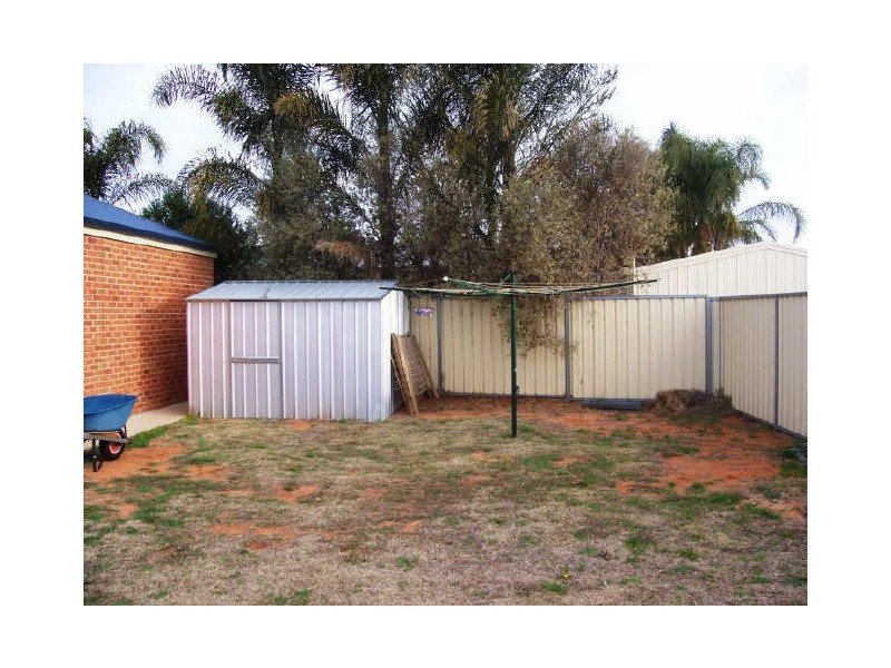 30 Midway Drive, Buronga NSW 2739