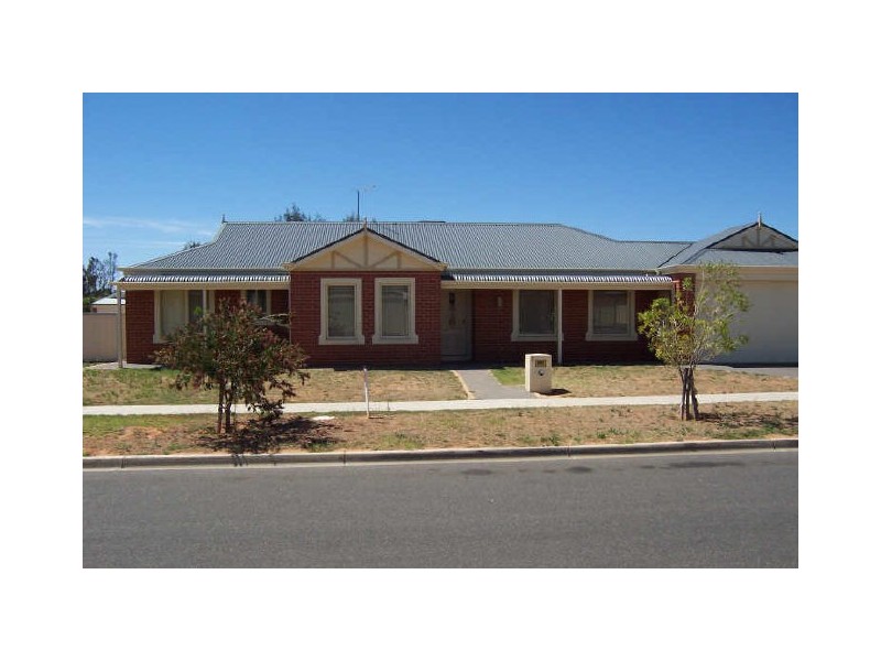 8 Balmoral Place, Mildura VIC 3500