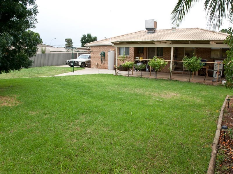 40 Crane Dve, Buronga NSW 2739