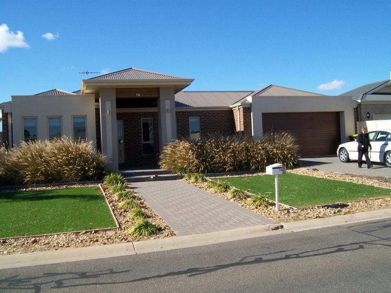 16 Heidi Court, Mildura VIC 3500