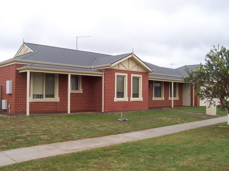 8 Balmoral Place, Mildura VIC 3500