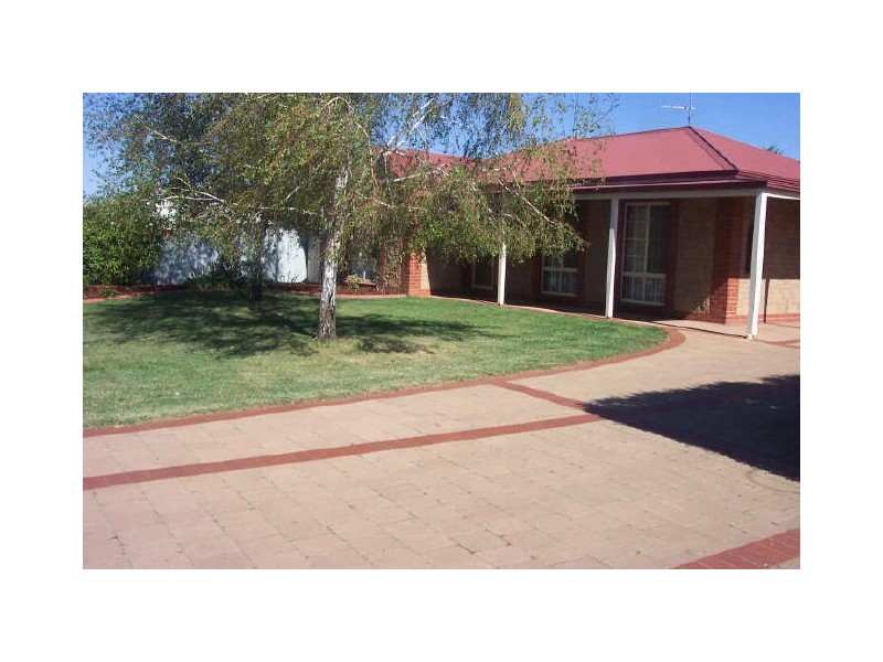 4 Meadow Grove, Mildura VIC 3500