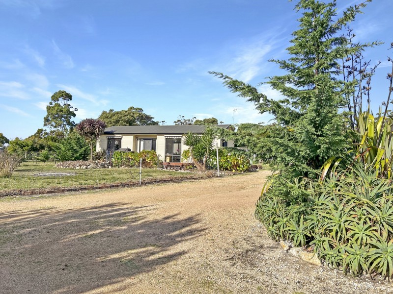 6 Barnett Close, Binalong Bay TAS 7216