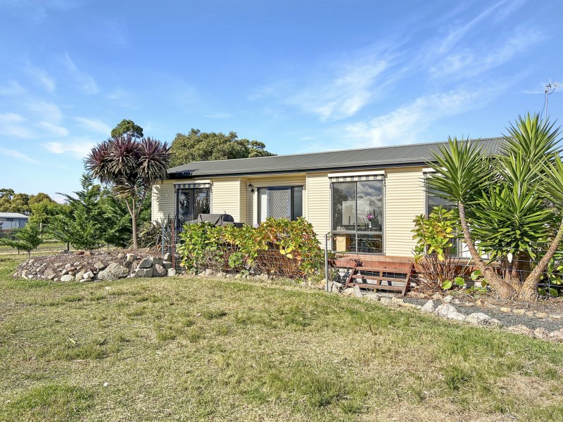 6 Barnett Close, Binalong Bay TAS 7216