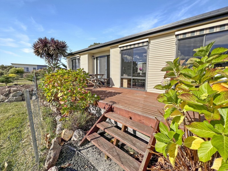 6 Barnett Close, Binalong Bay TAS 7216
