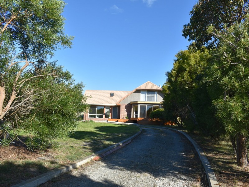 16 Pacific Drive, Binalong Bay TAS 7216