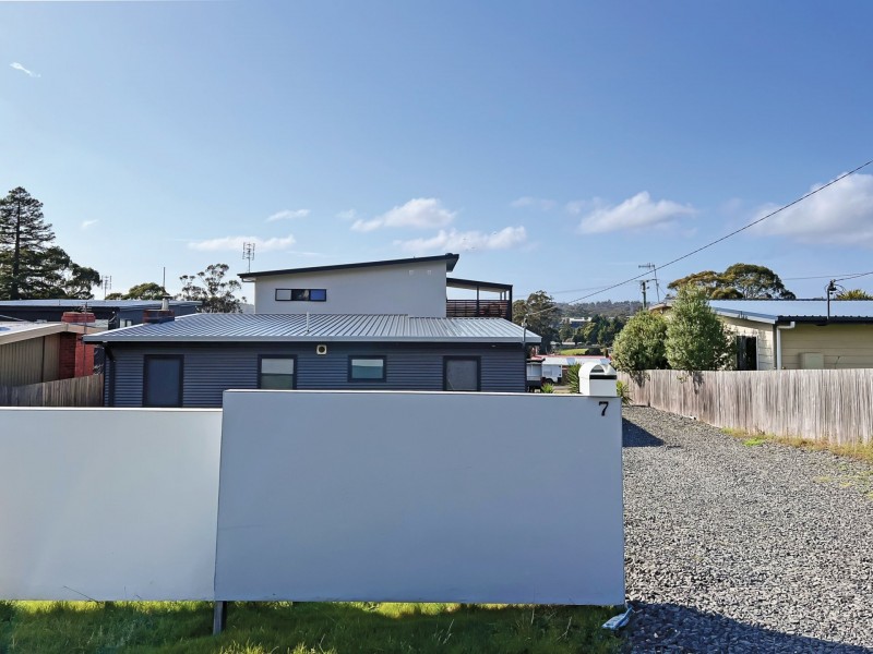 7 Halcyon Grove, St Helens TAS 7216