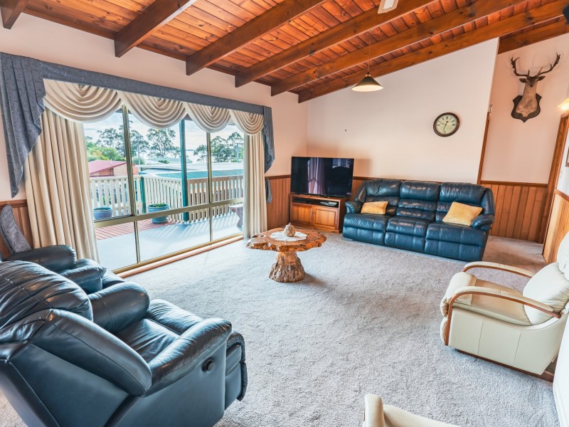 1 Halcyon Grove, St Helens TAS 7216