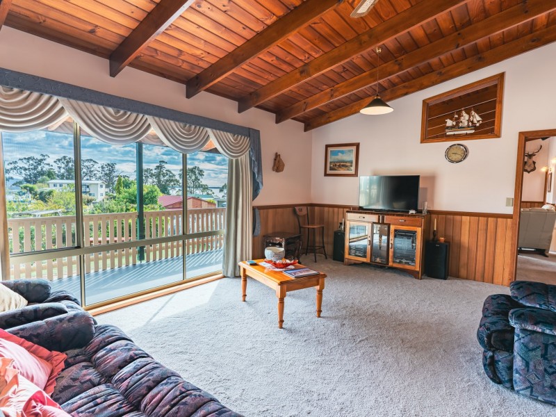 1 Halcyon Grove, St Helens TAS 7216