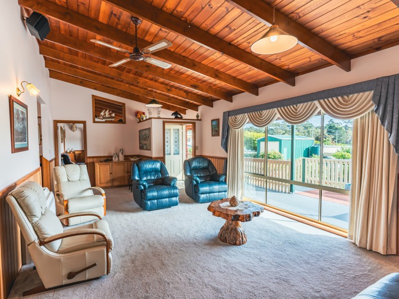 1 Halcyon Grove, St Helens TAS 7216
