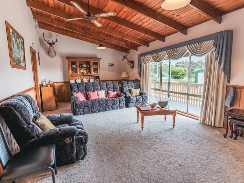 1 Halcyon Grove, St Helens TAS 7216