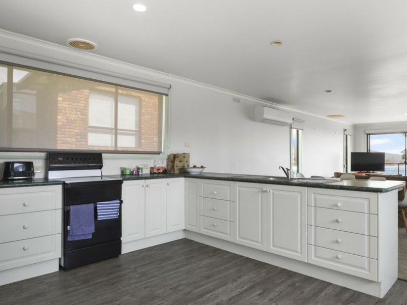 16 Highcrest Avenue, Binalong Bay TAS 7216