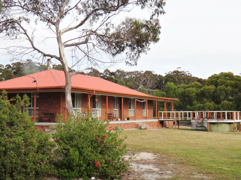 10 Cray Court, Binalong Bay TAS 7216