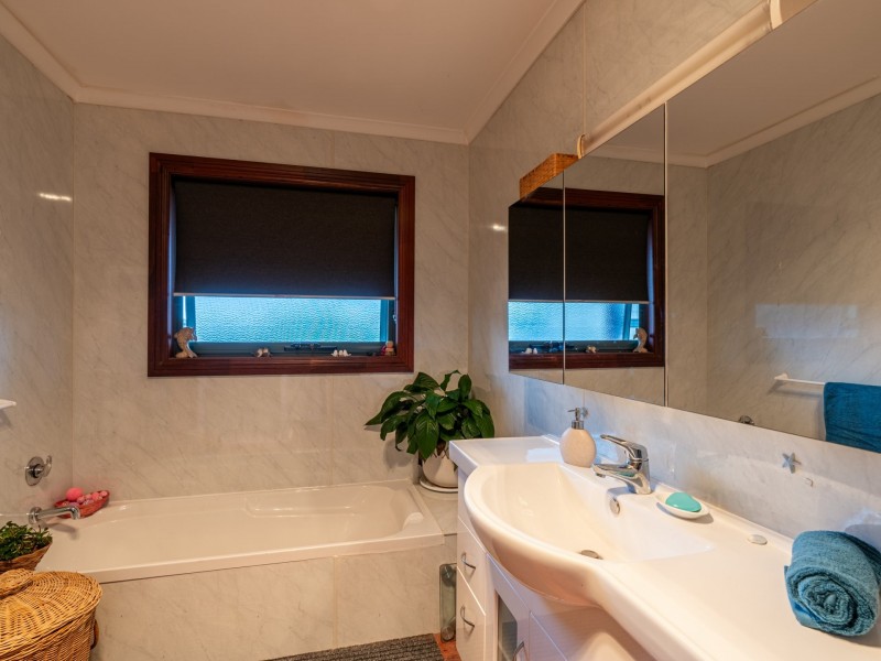 16 Bayvista Rise, St Helens TAS 7216