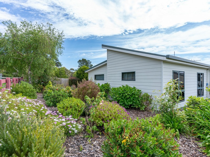 16 Bayvista Rise, St Helens TAS 7216